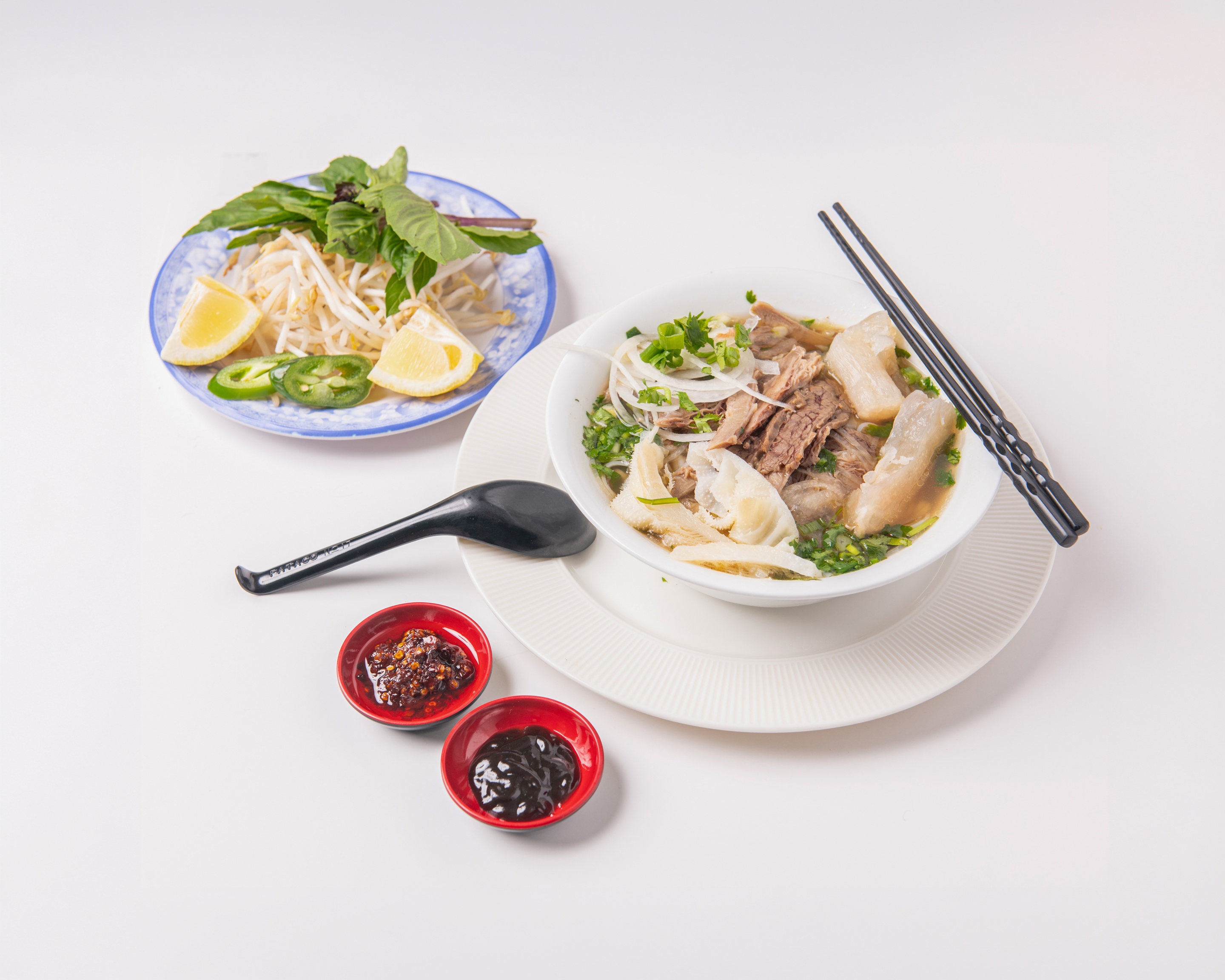 Phở Nạm Gân Sách (Pho Nam Gan Sach) - Well-done flank, tendon and tripe in rice noodle soup