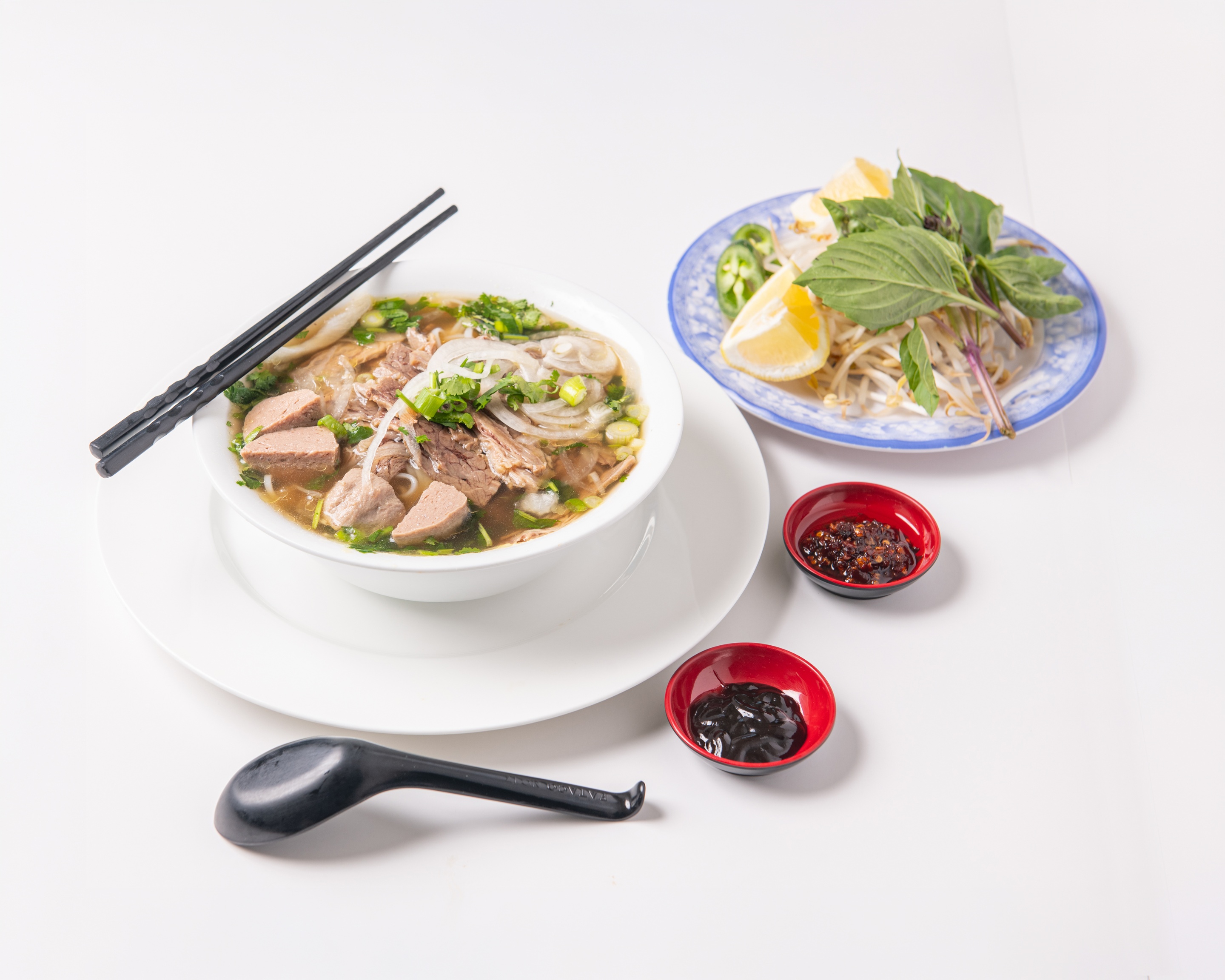 Phở Chín Bò Viên (Pho Chin Bo Vien) - Well-done beef and beef balls in rice noodle soup